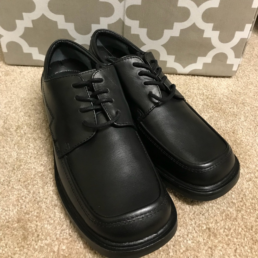 Black dress shoes size 4.5